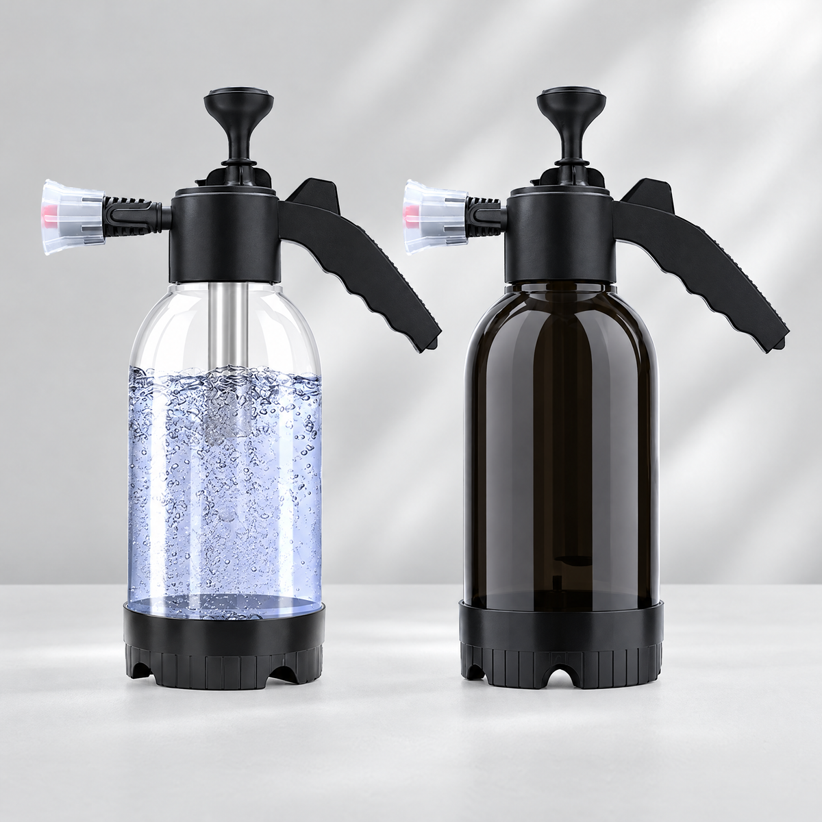 Hand pump foam sprayer in white and black